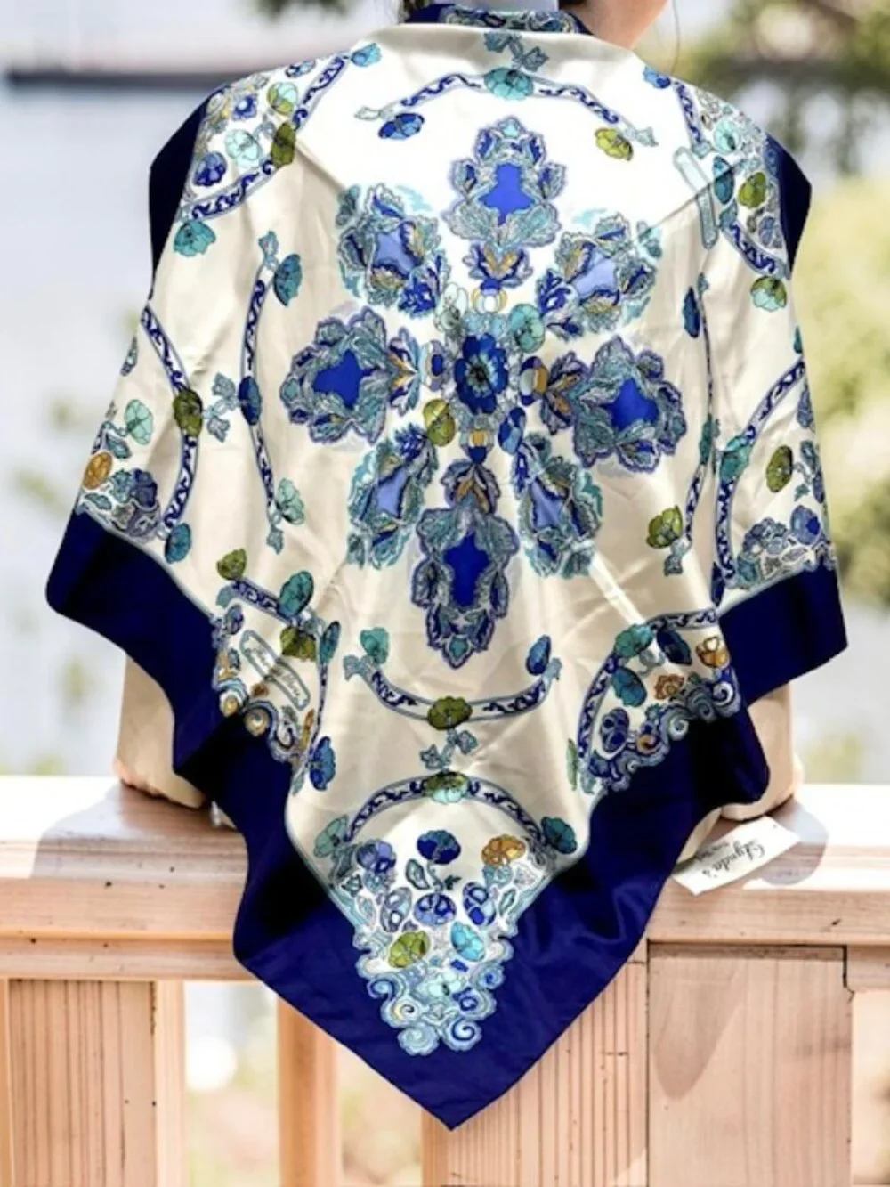 Anémones Hermes Paris  Silk  Scarf  34" Ivery Blue Purple Floral Pattern  (26) - Picture 4 of 16